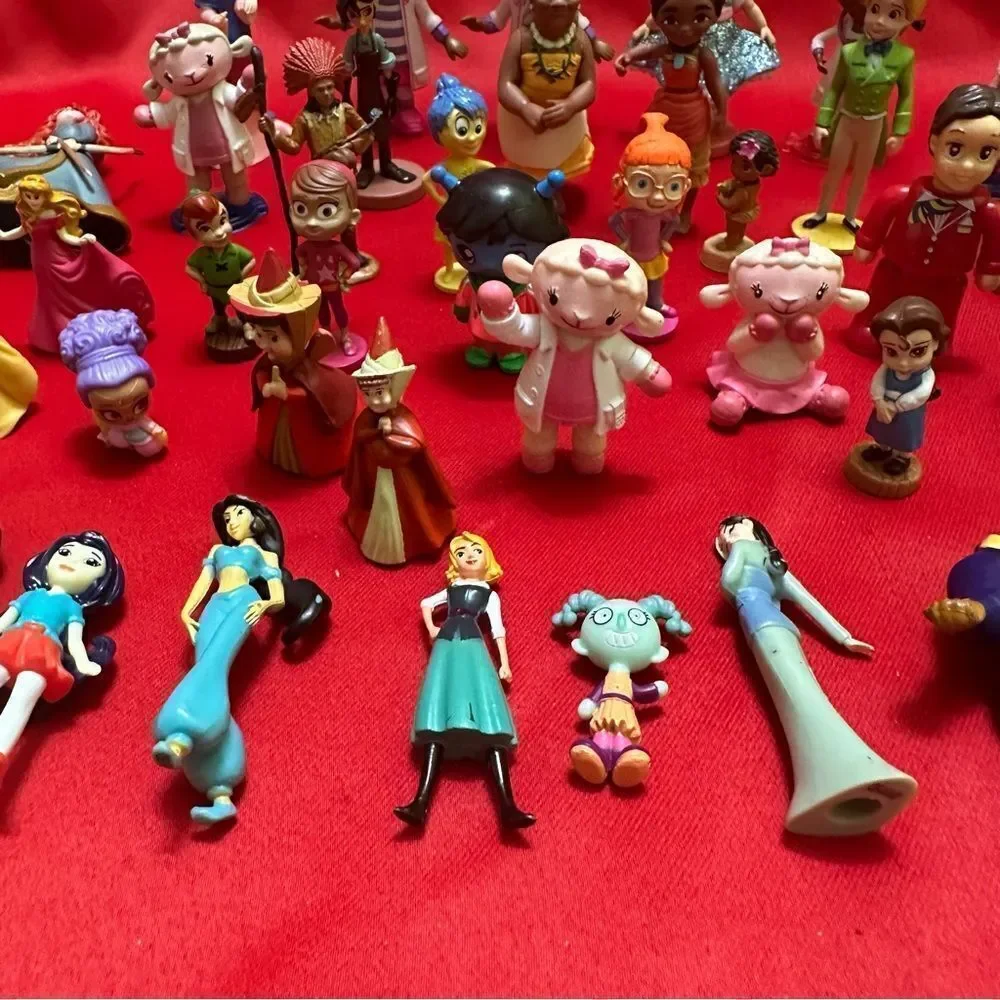 Disney Toppers cake lot